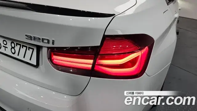 BMW 3 Series 2018 — ფოტო 4/33