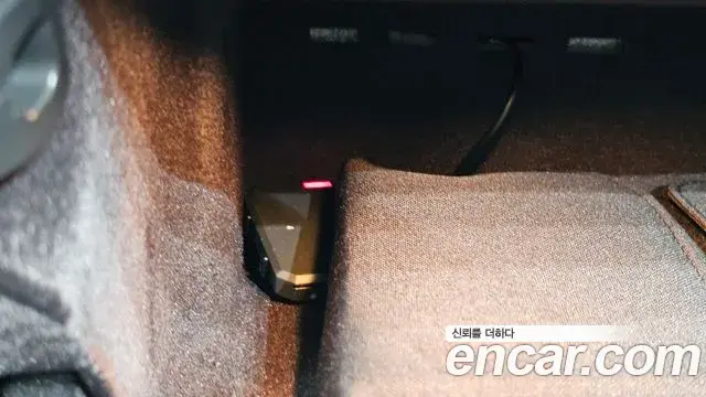 BMW 3 Series 2018 — ფოტო 21/33