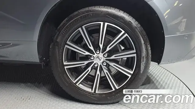 Volvo XC60 2018 — Şəkil 13/20
