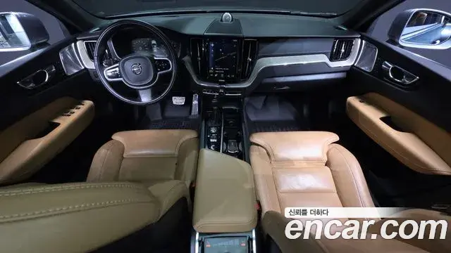 Volvo XC60 2018 — Şəkil 10/20