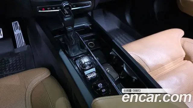 Volvo XC60 2018 — Şəkil 14/20