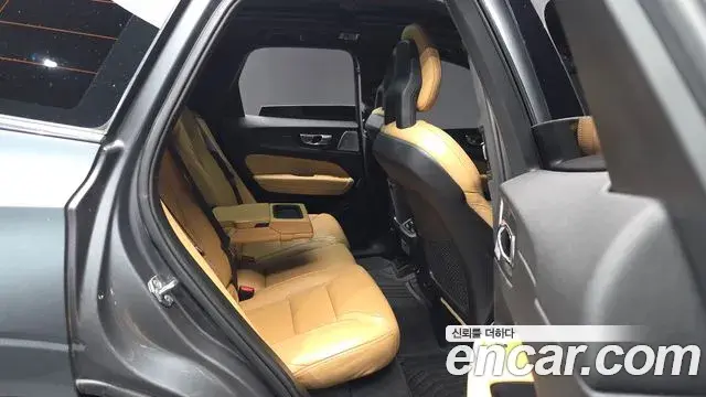 Volvo XC60 2018 — Şəkil 4/20