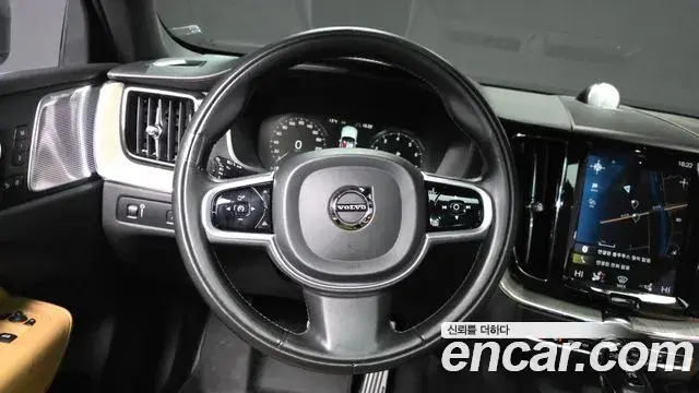 Volvo XC60 2018 — Şəkil 20/20