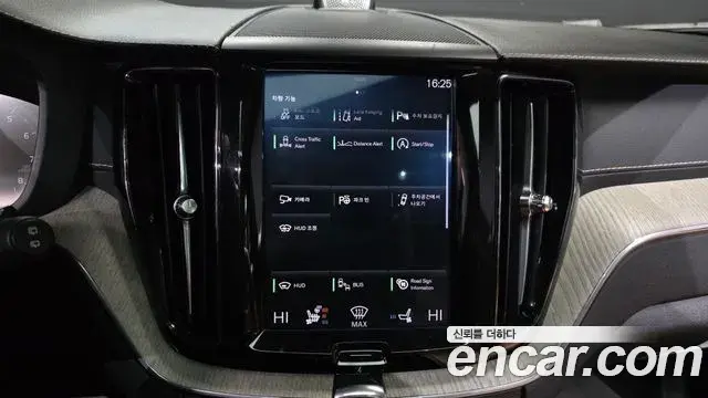 Volvo XC60 2018 — Şəkil 7/20