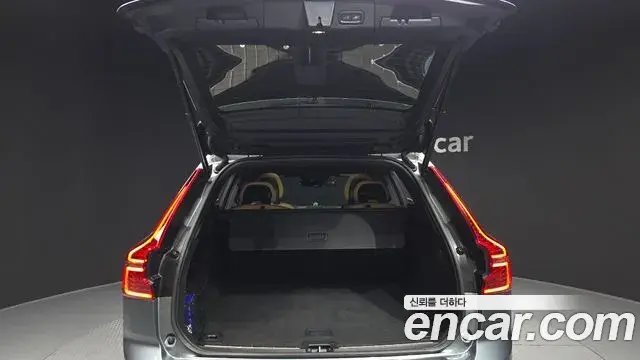 Volvo XC60 2018 — Şəkil 12/20