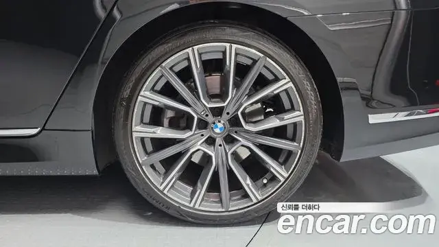 BMW 7 Series 2020 — Şəkil 18/32