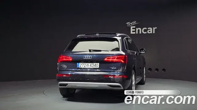 Audi Q5 2020 — ფოტო 31/34