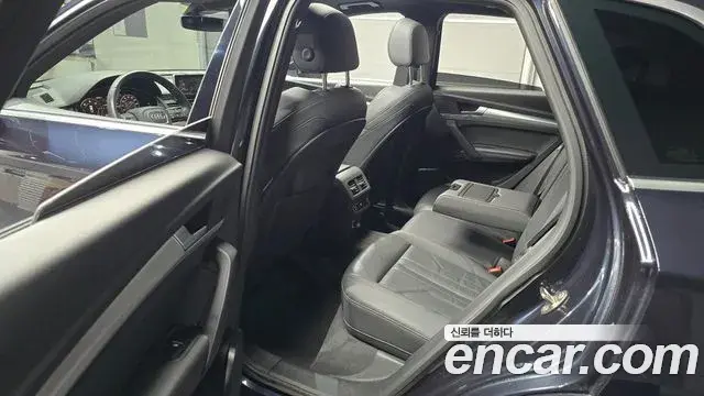 Audi Q5 2020 — ფოტო 25/34