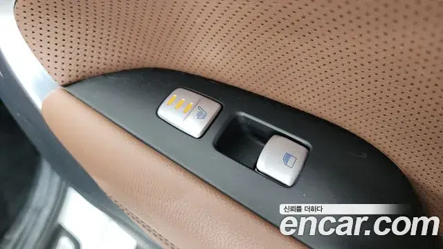 Genesis G70 2019 — Photo 17/37