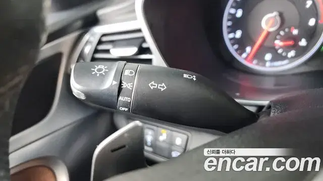 Genesis G70 2019 — Photo 16/37