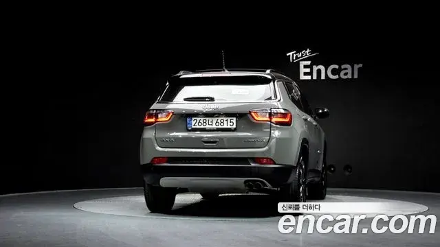 Jeep Compass 2022 — ფოტო 18/20