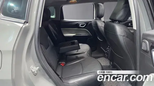 Jeep Compass 2022 — ფოტო 19/20
