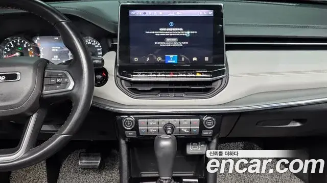 Jeep Compass 2022 — ფოტო 6/20