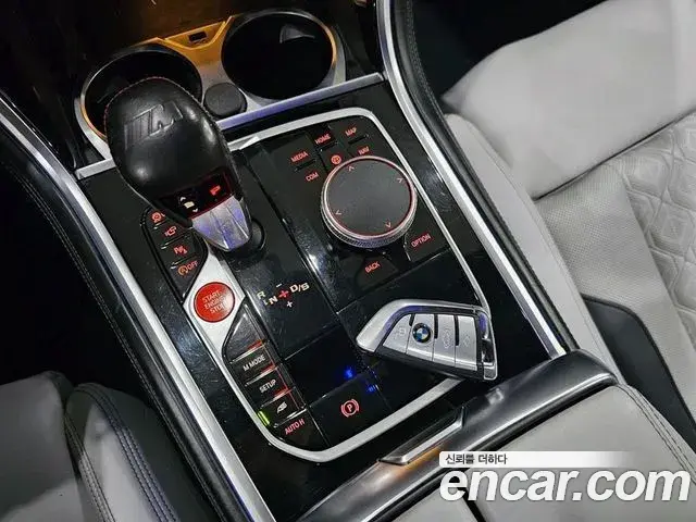 BMW M8 2020 — Photo 20/20