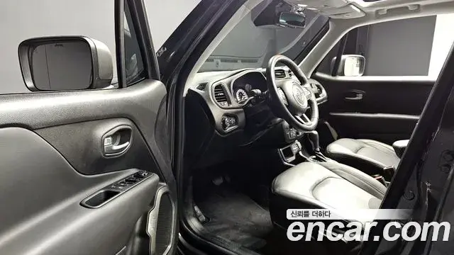 Jeep Renegade 2020 — ფოტო 20/32
