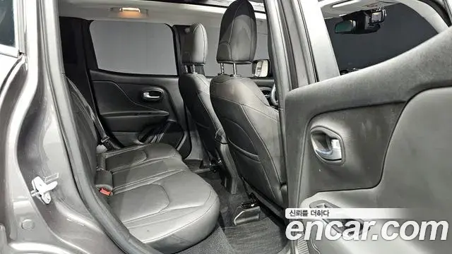 Jeep Renegade 2020 — ფოტო 13/32