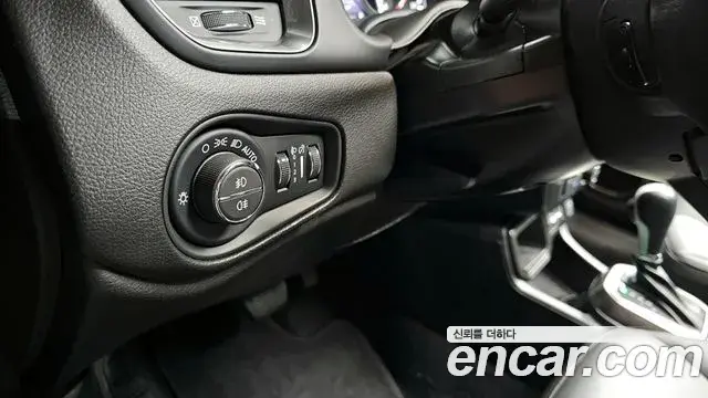 Jeep Renegade 2020 — ფოტო 14/32