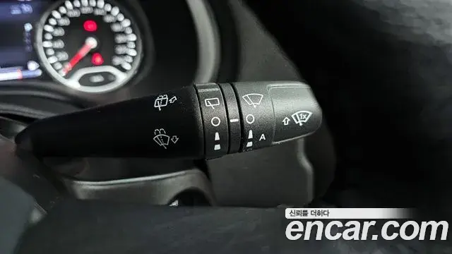 Jeep Renegade 2020 — ფოტო 7/32