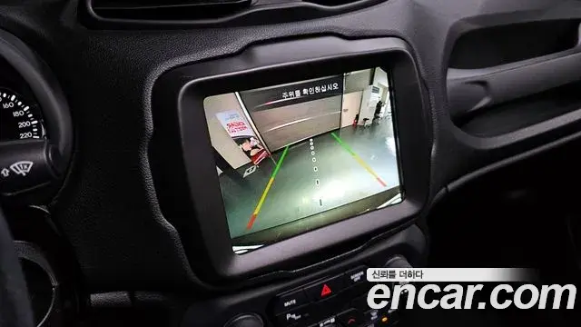 Jeep Renegade 2020 — ფოტო 32/32