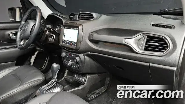Jeep Renegade 2020 — ფოტო 17/32