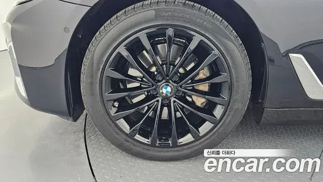 BMW 5 Series 2022 — Photo 12/35