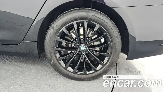 BMW 5 Series 2022 — Photo 14/35