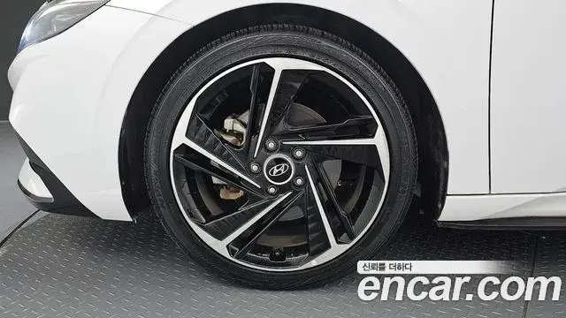 Hyundai The New Avante Hybrid 2020 — ფოტო 18/35