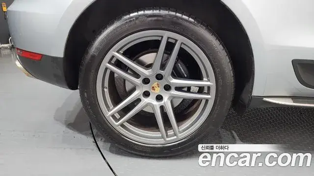Porsche Macan 2021 — Şəkil 22/34
