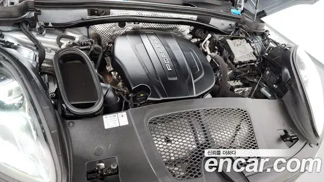 Porsche Macan 2021 — Şəkil 18/34