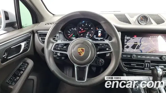 Porsche Macan 2021 — Şəkil 17/34