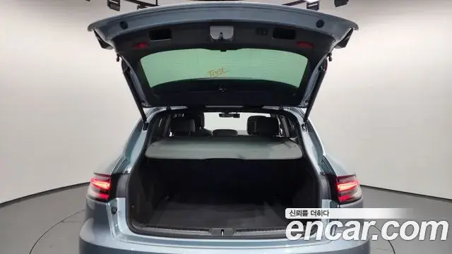 Porsche Macan 2021 — Şəkil 14/34