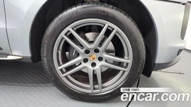 Porsche Macan 2021 — Şəkil 31/34