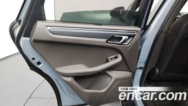 Porsche Macan 2021 — Şəkil 12/34