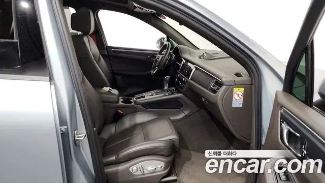 Porsche Macan 2021 — Şəkil 19/34