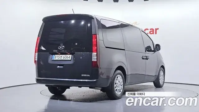 Hyundai Staria 2022 — ფოტო 14/20