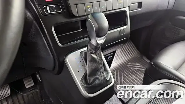 Hyundai Staria 2022 — ფოტო 8/20