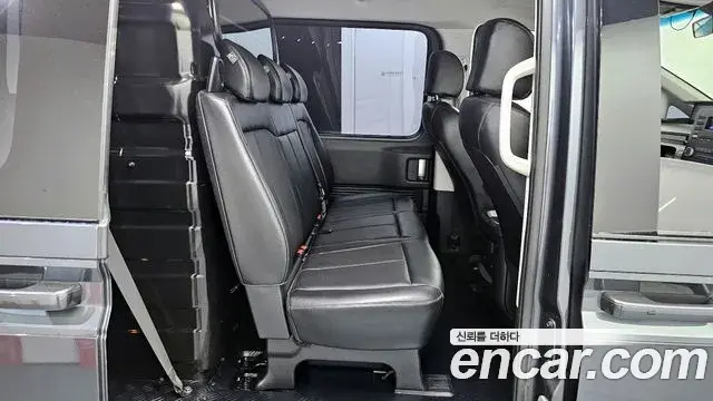Hyundai Staria 2022 — ფოტო 11/20