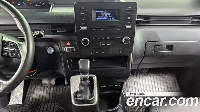 Hyundai Staria 2022 — ფოტო 2/20