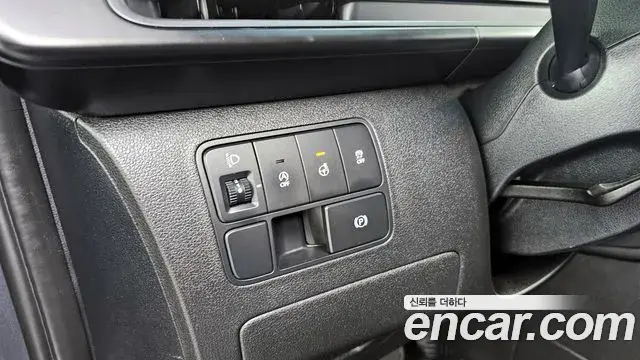 Hyundai Staria 2022 — ფოტო 15/20