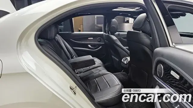 Mercedes-Benz E-Class 2020 — Şəkil 23/30