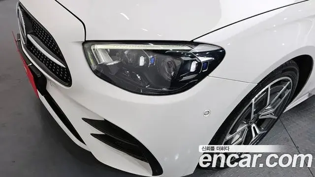 Mercedes-Benz E-Class 2020 — Şəkil 28/30