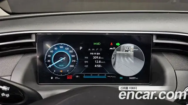 Hyundai Tucson Hybrid 2022 — Photo 6/33