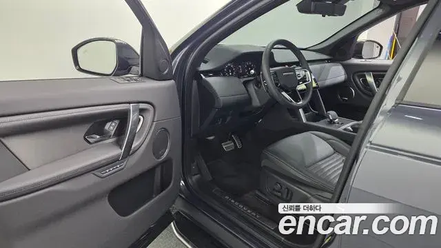Land Rover Discovery Sport 2025 — ფოტო 7/20