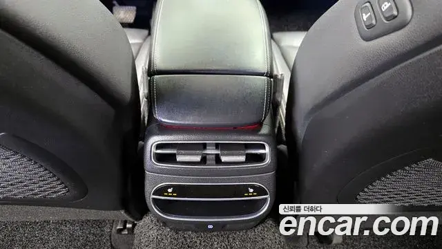 Genesis GV70 2021 — Photo 13/20