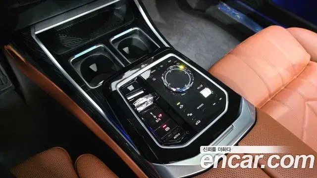 BMW 7 Series 2025 — ფოტო 8/20