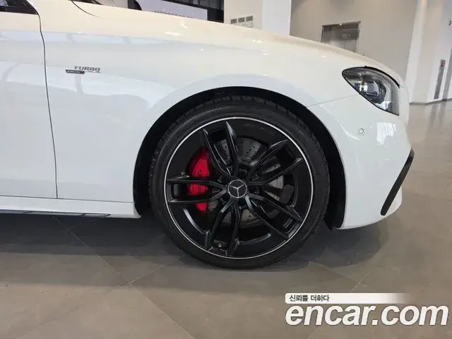 Mercedes-Benz E-Class 2023 — ფოტო 7/17