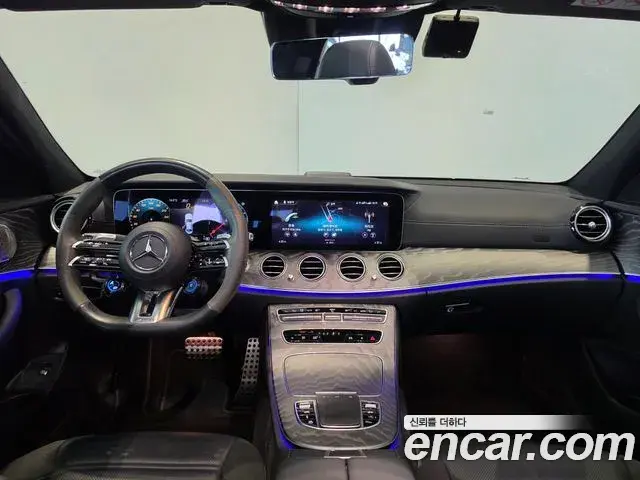 Mercedes-Benz E-Class 2023 — ფოტო 11/17