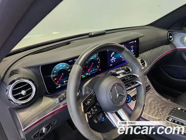 Mercedes-Benz E-Class 2023 — ფოტო 5/17