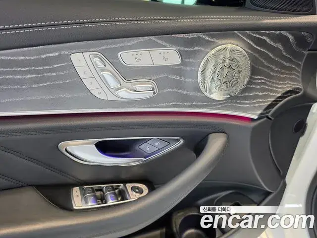 Mercedes-Benz E-Class 2023 — ფოტო 15/17