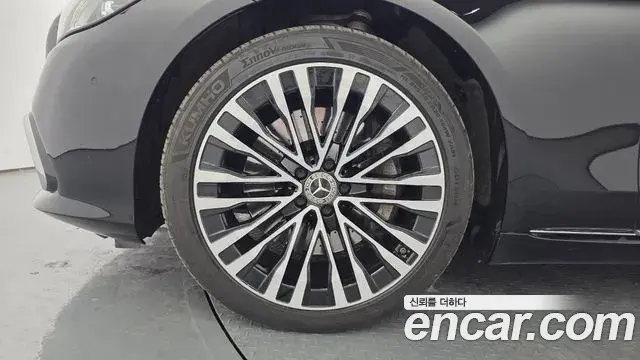 Mercedes-Benz S-Class 2023 — Photo 11/20